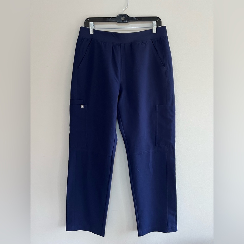 FIGS Men’s Axim Cargo Scrub Pants™ in Navy Blue, size M/S